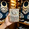 Imán de Refrigerador Cultural y Creativo de la Aldea Miao Qianhu de Guizhou, Corona Miao, Imán de Refrigerador Teñido con Índigo para Tocados Miao, Refrigerador con Bordado Miao