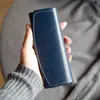 El estuche para gafas de miopía es resistente a la presión, portátil, compacto, simple, original, artístico, retro, hecho a mano, de alto valor estético y sofisticado.