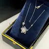 Collar de Mariposa Fantasma de Lujo de Alta Gama Totalmente Incrustado con Diamantes, Grande y Pequeño, con Diseño Floral para Mujer, Cadena Versátil de Clavícula de Estrella de Cinco Puntas de Lujo Ligero