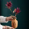 Jarrón Montaña de Almohada, un jarrón de cerámica retro para uso doméstico, adecuado para flores secas en la sala de estar, la entrada o la casa de huéspedes, y también se puede usar para arreglos florales hidropónicos como pieza decorativa.