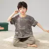 Pijama de Menino 2026 Verão Manga Curta Calça Longa Algodão Puro Novo Estilo Alunos do Ensino Fundamental Meninos Desenho Animado Gola Redonda Conjunto de Roupas para Casa