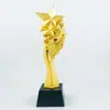 Nuevo trofeo de cristal de alta calidad metal resina chapado en oro competencia premios empresa personal honorario reunión anual para conmemorar el mayoreo