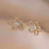 Brincos para Mulheres, Brincos de Cobre com Zircônias Micro-Cravejadas em Formato de Flor e Coração, Novo Design de Nicho, Design Simples, Joias Temperamentais e Versáteis