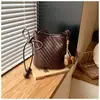 Bolso Cubo Tejido para el Trabajo Nuevo para Mujer 2026 Moda Versátil Bolso de Hombro Único Bolso Cruzado Bolso de Mano de Moda para Mujer Transfronterizo