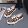 Tênis de Lona Estampa de Leopardo para Mulheres 2026 Verão Estilo Coreano Estudante Ins Tênis Populares Versátil Nicho Slip-On Sapatos Preguiçosos