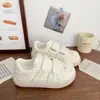Tênis de Treino Alemão com Velcro de Bolinhas para Mulheres, Novos Tênis Brancos de Solado Grosso da Primavera de 2026, Sapatos Casuais Versáteis de Calçar