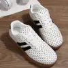 Novos sapatos femininos transfronteiriços para a primavera, tênis de treino alemães versáteis, tênis casuais baixos, sapatos brancos para estudantes, sapatos Cortez de bolinhas