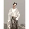 Camiseta Feminina Yinhe STUDIO Listrada de Manga Longa Off-Shoulder Cor Damasco Verão 2026 Top Curto Off-Shoulder Proteção Solar
