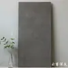 Azulejos de microcimento, 400x800, para piso, em estilo minimalista e sereno, com acabamento suave e fosco, adequados para cozinhas, varandas e banheiros