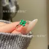 Venta al por mayor de fábrica anillo pequeño rojo departamento material peligroso natural yang verde trébol de cuatro hojas anillo de plata s925 incrustado diseño pequeño fresco mujeres