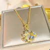 Moda Transfronteiriça Exquisito Colar de Aço Titânio Cravejado com Zircônia para Mulheres, Joia Pingente Versátil de Trevo de Quatro Folhas de Luxo Leve