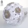 Flor de Metal pequena strass Amazon fornecimento quente mão segurando flor simulação noiva strass mão segurando flor presente boutique