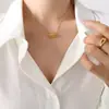 Colar Corrente de Clavícula Aço Titânio Ouro 18K Pingente Triângulo Estilo Coreano Série Campus Estilo Ins Versátil Venda Quente Transfronteiriça