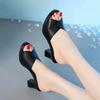 Sandalias de Piel Suave Genuina Nuevas 2024 Zapatillas de Exterior para Mujer Casual Tacón Medio Grueso Moda Mamá Zapatillas de Tacón Alto