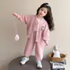 Conjunto Infantil Primavera e Outono 2025 Novo Tendência Menina Pequena Bebê Estiloso Roupa Infantil Roupas de Primavera