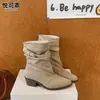 Botas western femininas de couro genuíno, com sola grossa, salto grosso e bico fino, apresentando design em camadas, nova coleção outono 2026, botas Martin versáteis, botinhas retrô