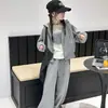 Conjunto de Moletom com Capuz para Meninas Outono 2026 Novidades para Crianças de Tamanho Médio e Grande Conjunto de Duas Peças: Jaqueta com Capuz e Zíper Calça de Pernas Largas Primavera e Outono