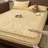Sábana Acolchada de Gasa Arrugada Impermeable y Resistente a la Orina Pieza Única Gruesa Cubre Cama Infantil Protector de Colchón a Prueba de Humedad