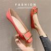 Outono 15 Bico Quadrado Salto Baixo Couro Envernizado Popular Novo Estilo 33 Comuter Boca Rasa Sapatos Femininos Fivelas Quadradas Flats Mesmo Estilo Couro Genuíno