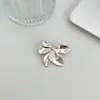 Nova Coleção Criativa de Broches de Aço Inoxidável, Versátil, Fashion, Durável, Pinos com Design Irregular, Acessórios de Joalheria