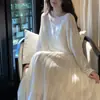 Luna de HieloSensación suave y relajada, conjunto de top suave de encaje resistente combinado con una falda plisada brillante