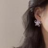 Pendientes de flores asimétricas moradas para mujer, pequeños, frescos, bonitos, exquisitos, de celebridades de Internet, con diseño de nicho, elegantes.