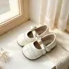 Zapatos de Charol Mary Jane Retro para Niñas 2026 Nuevo Estilo Zapatos de Frijol Camelia para Bebé Suela Suave Antideslizante Boca Baja Zapatos Individuales