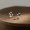 Pendientes de tachuela de plata de ley S925 Nalan Plata Tailandesa Cruz Diseño Artístico Retro de Nicho Pendientes Envejecidos M08011