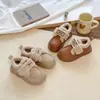 Nueva colección de invierno de zapatos de algodón para niños de 6 a 12 años: engrosadas y cálidas, con suelas suaves y características antideslizantes, diseñadas para niñas, en estilo japonés con forro de felpa añadido