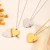 Collar Clásico de Acero de Titanio Libro de Amor para Mujer, Cadena para Clavícula de Corazón de Carta de Amor para Pareja de Venta Caliente Transfronteriza, No se Desvanece