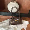 Bolsa tote feminina de ombro grande capacidade, design de nicho moderno, bolsa de trabalho casual estilosa para usar sob o braço