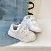 Zapatillas de moda para niños 2026 primavera y otoño unisex con velcro zapatos casuales para niños mayores zapatillas blancas versátiles