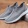Novos Sapatos Rasos Masculinos de Primavera Confortáveis Sola Macia Antiderrapante Leves Sapatos de Tecido Velho de Pequim Sapatos para Pais de Meia-idade e Idosos