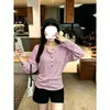 Camiseta Henley de algodão estilo preguiçoso com mangas morcego e gola Henley para mulheres, de manga comprida, com design plissado, um corte único e que afina a silhueta, acentuando a cintura, adequada para primavera e outono