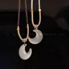 Collar con colgante de luna de resina de hielo Xian Qi, nicho femenino, linda cadena de clavícula para novia, regalo de pareja de alta calidad.
