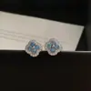 Exquisitos Pendientes de Flor de Cuatro Hojas con Circonita, Lujo Accesible, Gama Alta, Pendientes Elegantes y Elegantes para Mujer, Agujas de Plata, Pequeños Pendientes Brillantes