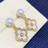 Brincos de pérolas de água doce estilo coreano, simples e populares, estilo Chanel, com agulha de prata S925, pérolas verdadeiras, brincos de flor de quatro pétalas