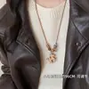 Colar com Pingente de Cavalo de Madeira Vintage com Contas para Mulheres, Design Único para Outono e Inverno, Acessório de Corrente Longa para Suéter