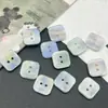 Botones coloridos pequeños de peces, mariposas, monedas, nubes, estrellas, triángulos, de dos agujeros irregulares y color degradado para ropa de niños y mujeres DIY