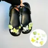 Accesorios para zapatos Croc, piezas para armar tú mismo, flores metálicas tridimensionales de lujo ligero con diamantes y perlas, hebillas de zapato desmontables, decoración de superficie de zapato