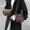 Bolso de Cubo Retro Simple Versátil de Gamuza 2026 Nueva Moda Tendencia Otoño e Invierno Bolso de Hombro Cruzado para Mujer