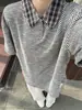 Camisa Polo de Verano Versátil para Hombre Estilo Retro Americano con Parche de Cuadros y Diseño Falso de Dos Piezas
