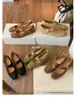 Sapatos Mary Jane Quadrados da Moda Grape Mom Studiolee com 4cm de Aumento, Estampa de Leopardo e Tira Inclinada