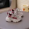 Zapatos de Papá de Moda Nueva Temporada 2026 Primavera y Otoño Zapatos Deportivos Infantiles Versátiles de Moda Zapatos para Correr para Niños y Niños Pequeños