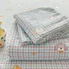 Sábana de algodón nube estampada fresca y sencilla con ribete de encaje, juego de tres piezas para dormitorio principal del hogar o dormitorio de estudiante, incluye sábana y funda de almohada