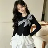 Conjunto de otoño para niñas 2026 nuevo y moderno estilo coreano con suéter de lazo y falda de capas conjunto de dos piezas para niños mayores