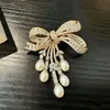Accesorios DIY Broche de Borla Inteligente de Lazo Pin Elegante Chapado en Cobre Dorado Circonita Micro Porta Vacío de Ramillete de Perlas