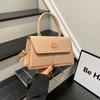 Bolsa Feminina Tendência com Letras em Relevo 2025 Nova Vintage de Ombro Transversal Versátil Pequena Quadrada de Alto Valor