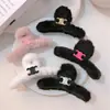 Grampo de Pelúcia Retrô Outono e Inverno feminino de alta qualidade novo moderno para a parte de trás da cabeça grampo tubarão online grampo de cabelo peludo acessórios de cabelo