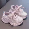 Zapatillas para niñas 2026 nuevo estilo con lazo, pedrería, suela gruesa, cierre de velcro, transpirables, casuales, dulces, suela suave, zapatos robustos